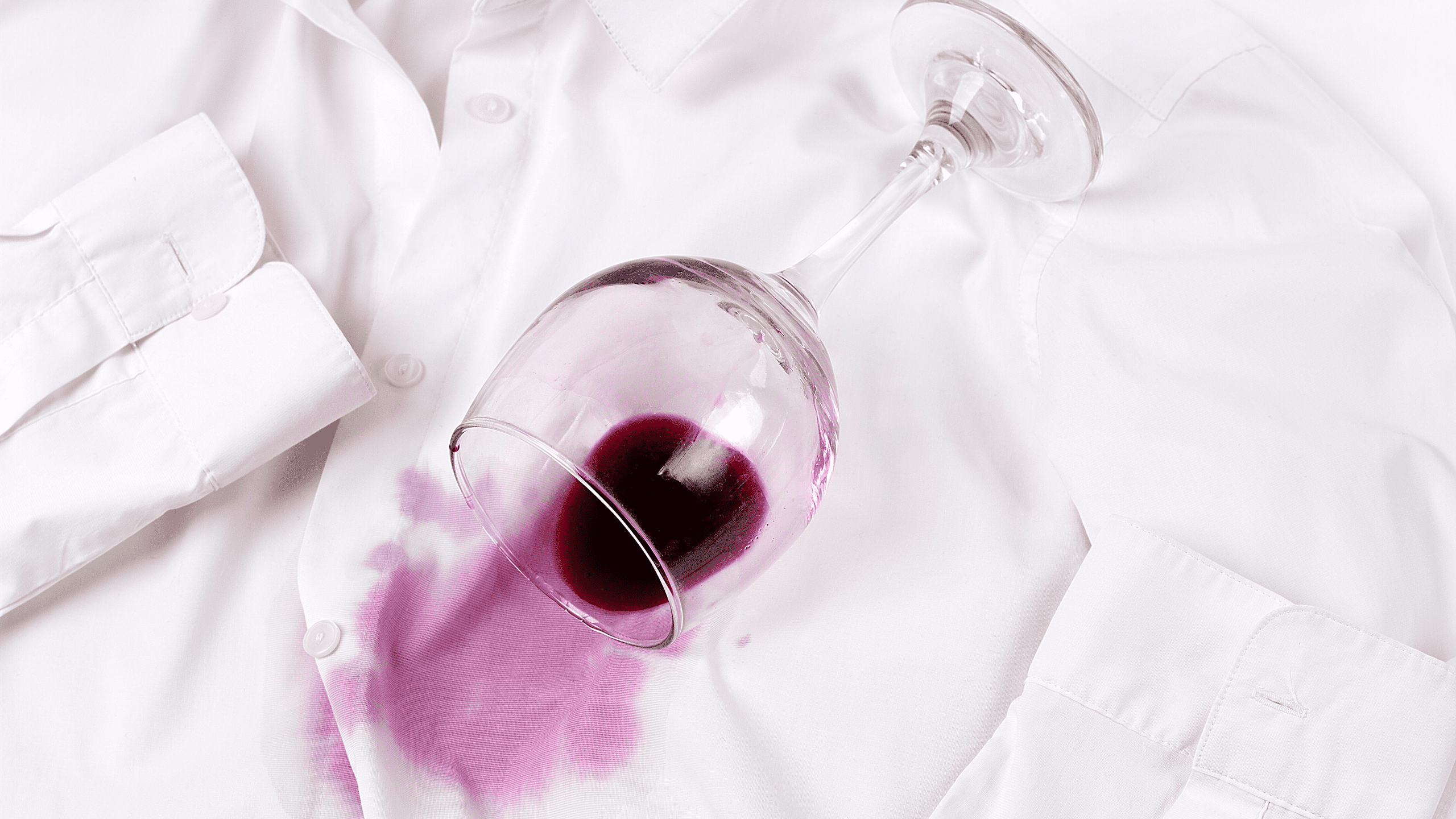 Quitar manchas de vino tinto secas en ropa blanca